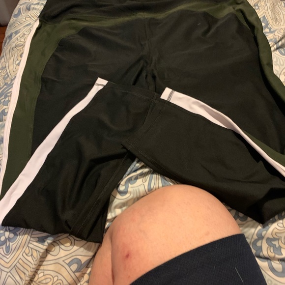 They are yoga pants - Picture 2 of 4